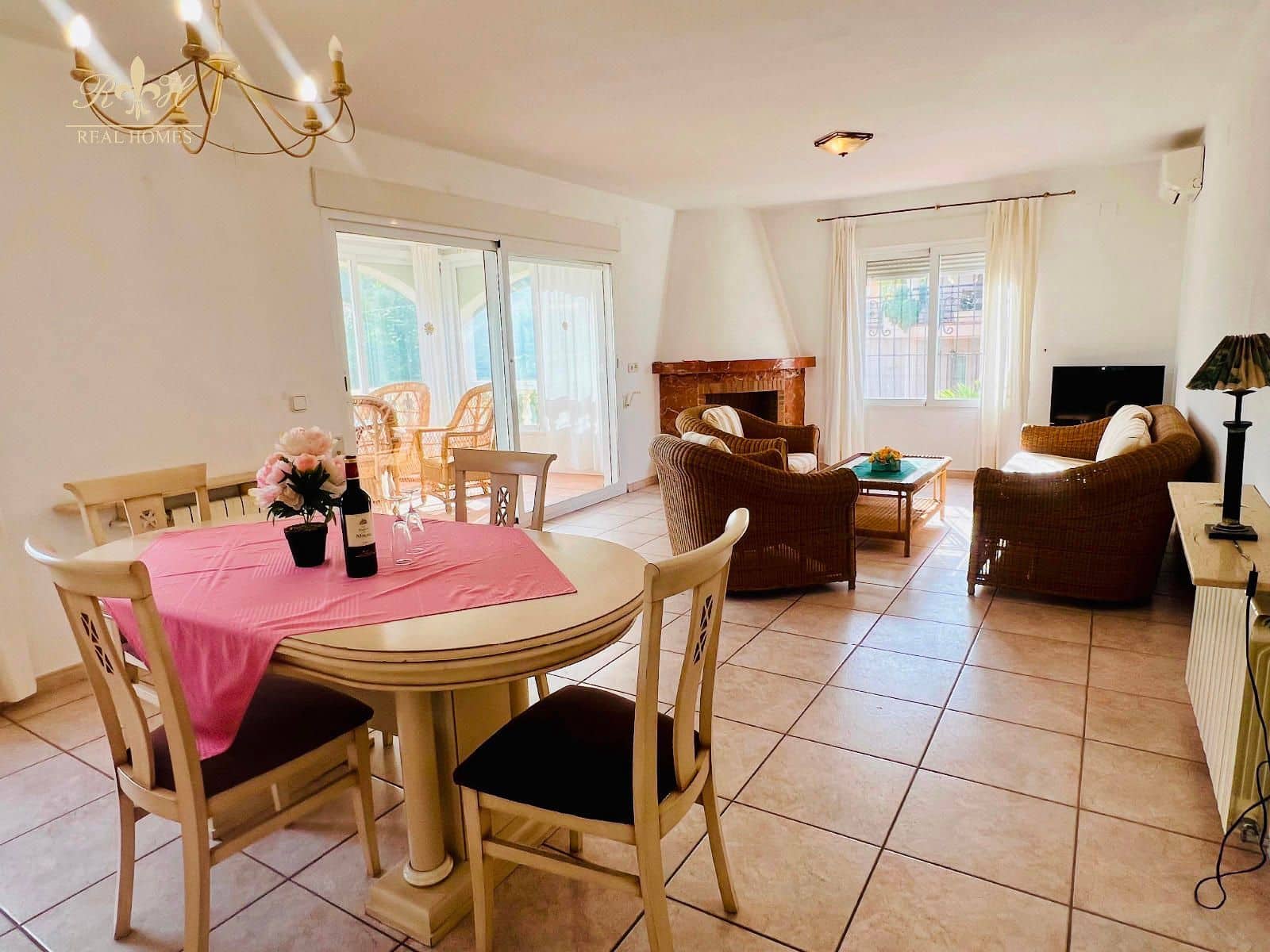 3 makuuhuone Huvila myytävänä paikassa Albir mukana uima-altaan 
autotalli - 479 000 € (Ref: 8566862)