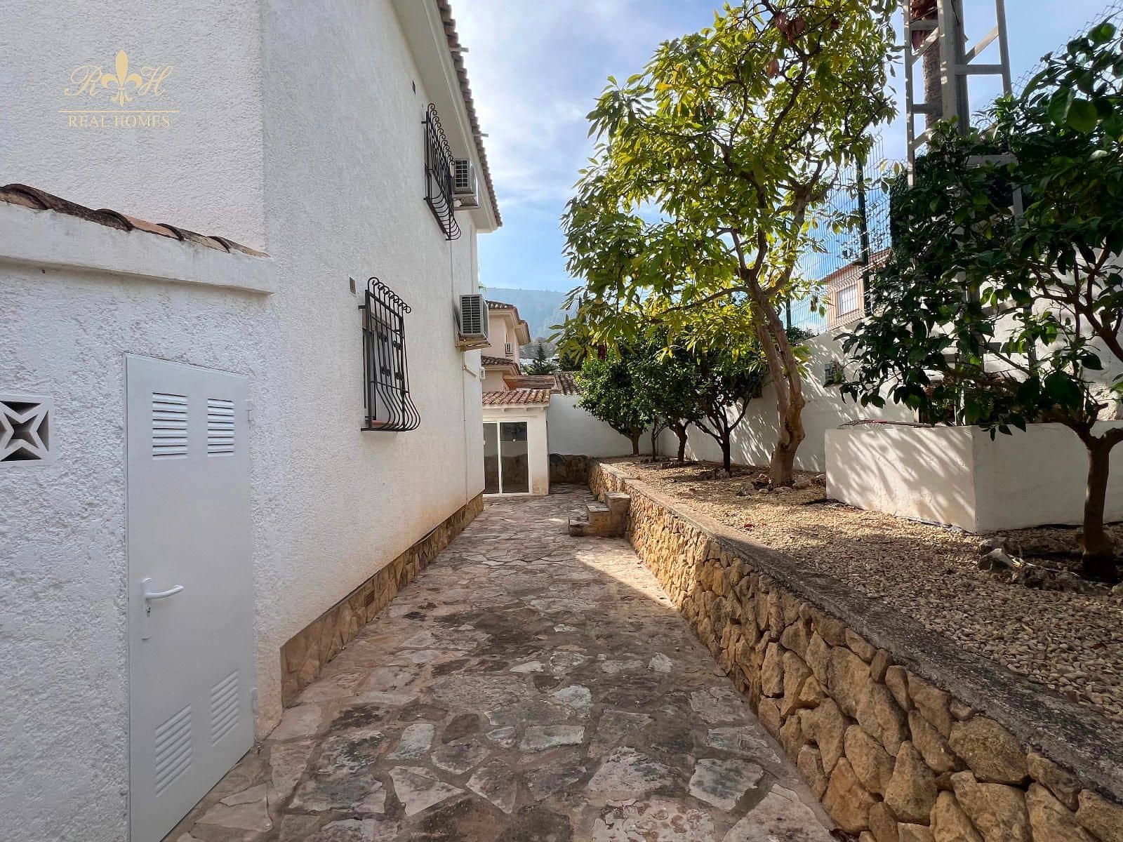 3 makuuhuone Huvila myytävänä paikassa Albir mukana uima-altaan 
autotalli - 479 000 € (Ref: 8566862)