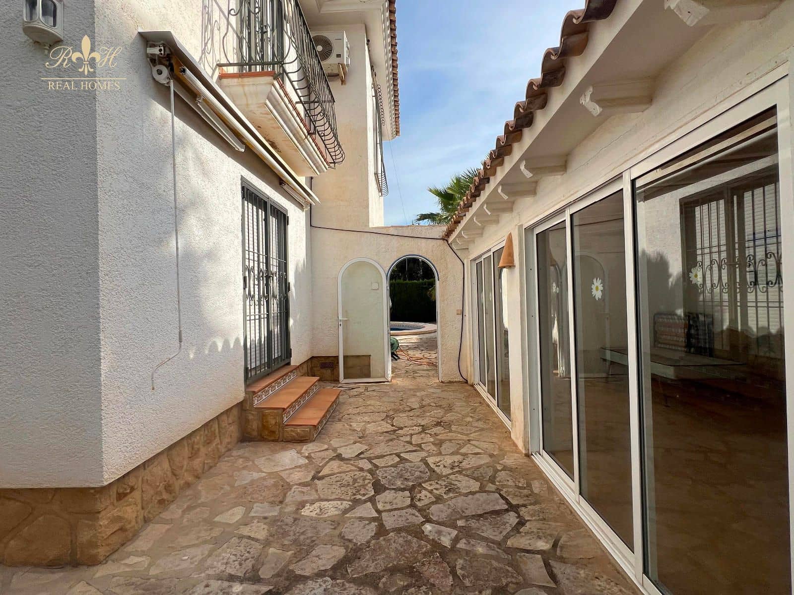 3 makuuhuone Huvila myytävänä paikassa Albir mukana uima-altaan 
autotalli - 479 000 € (Ref: 8566862)