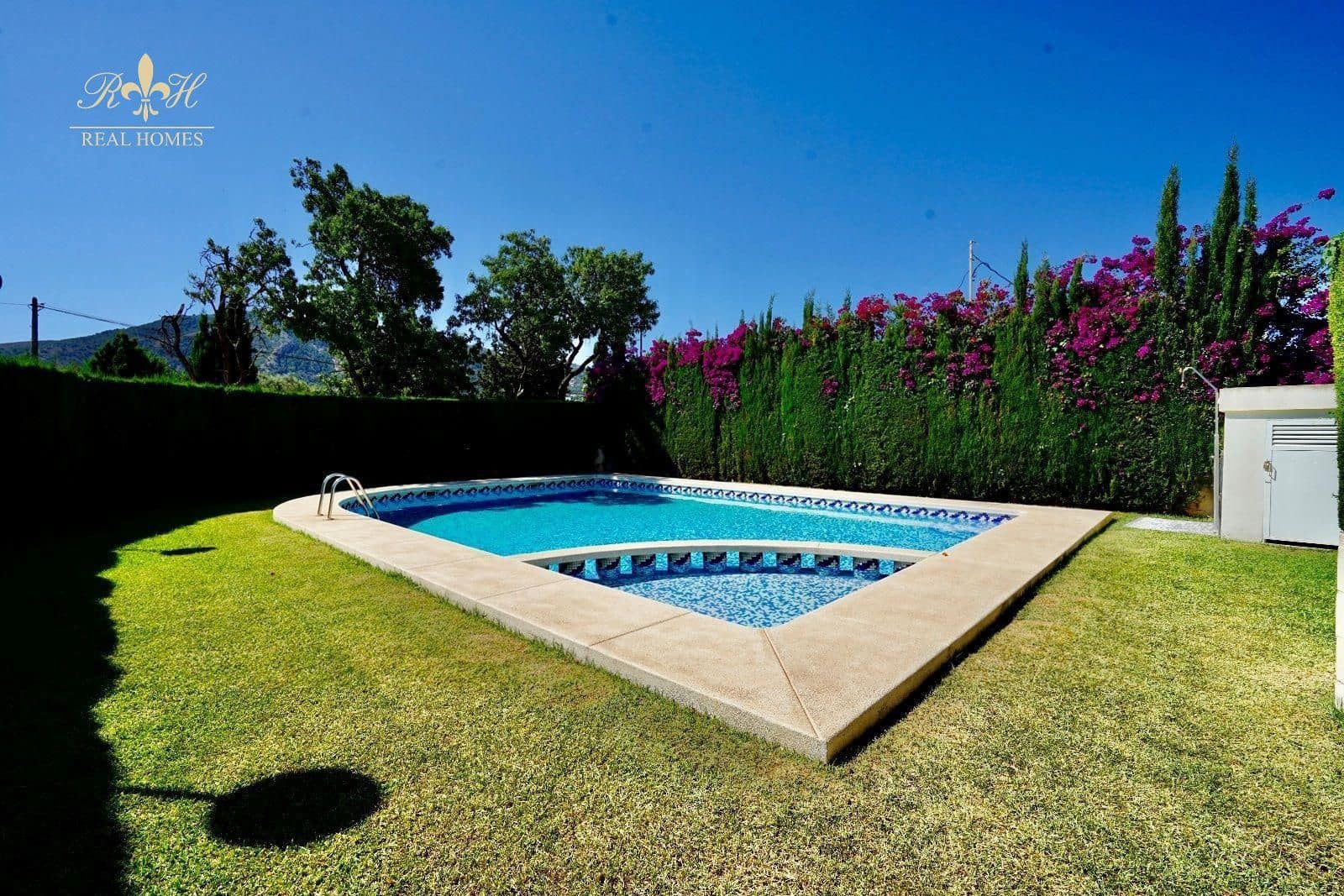 2 bedroom Flat for sale in Albir with pool - € 275,000 (Ref: 8575803)