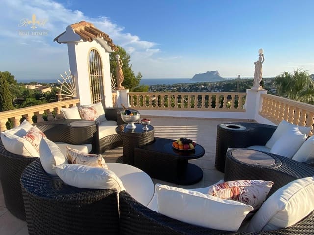 4 soverom Villa til salgs i Moraira, Teulada-Moraira med svømmebasseng garasje - € 1 190 000 (Ref: 8585559)