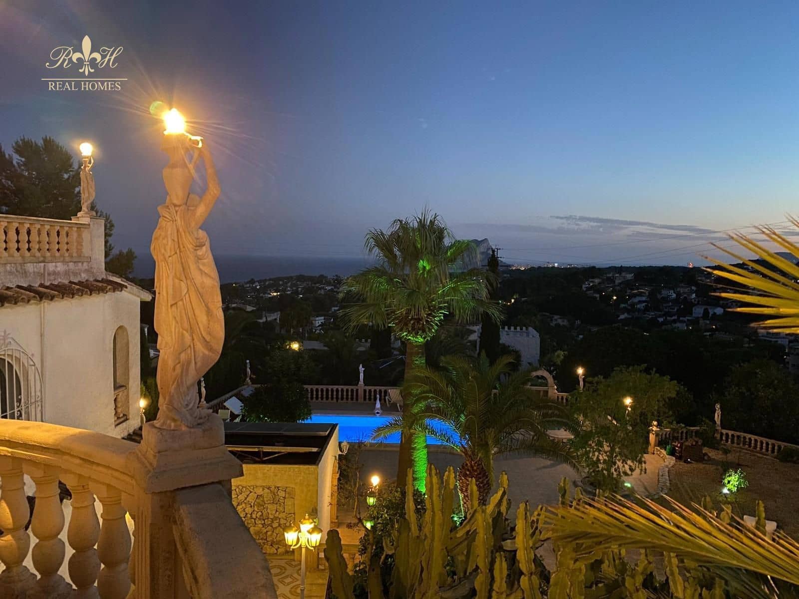 4 soverom Villa til salgs i Moraira med svømmebasseng garasje - € 1 190 000 (Ref: 8585559)