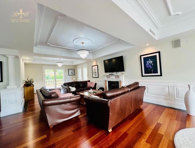 8 bedroom Villa for rent in Altea with pool garage - € 10,000 (Ref: 8637860)