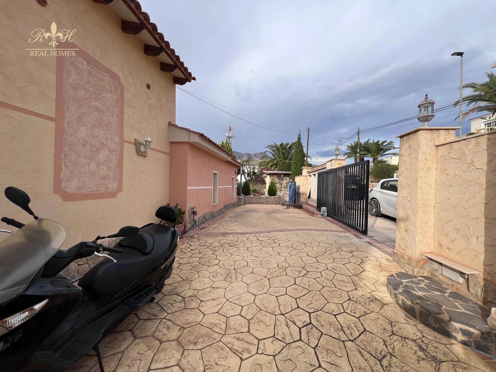 3 soverom Villa til salgs i Alfaz del Pi / L'Alfas del Pi med svømmebasseng - € 950 000 (Ref: 8665824)