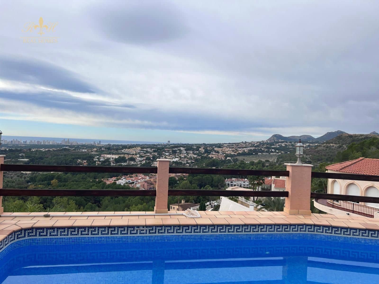 3 soverom Villa til salgs i Alfaz del Pi / L'Alfas del Pi med svømmebasseng - € 950 000 (Ref: 8665824)