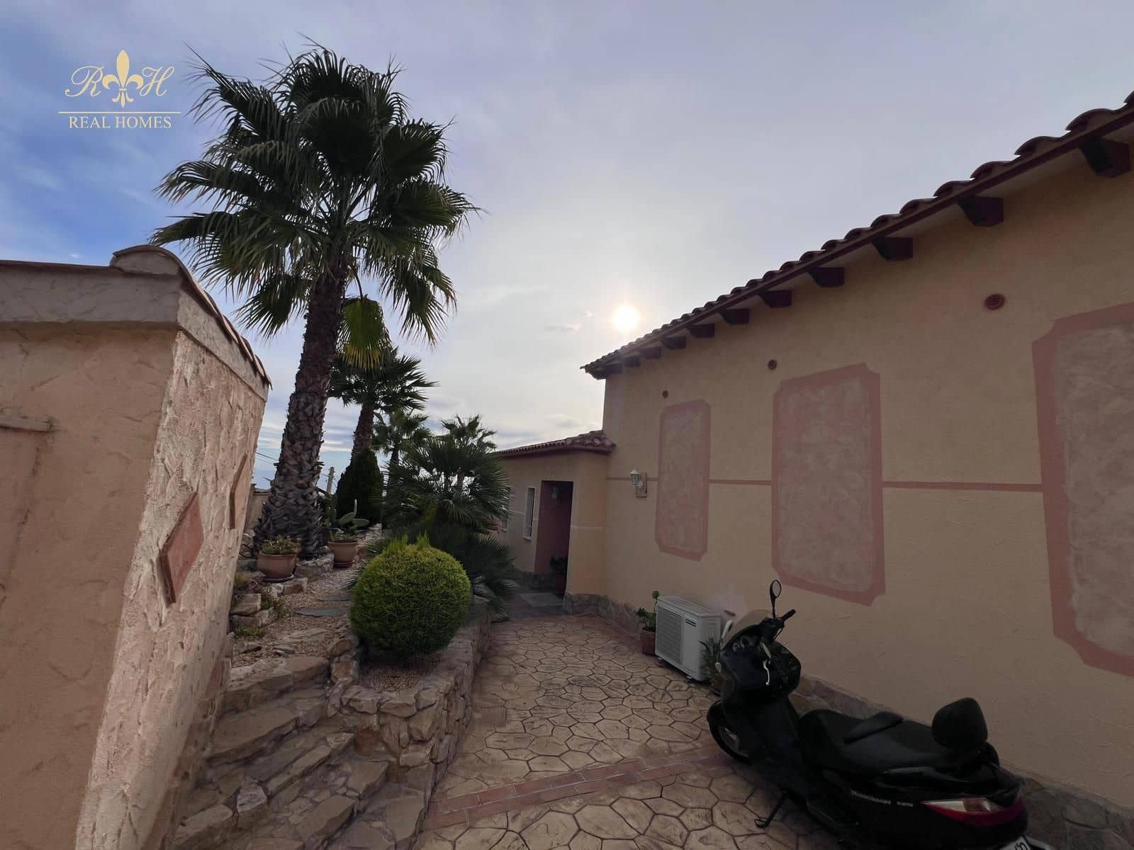 3 soverom Villa til salgs i Alfaz del Pi / L'Alfas del Pi med svømmebasseng - € 950 000 (Ref: 8665824)