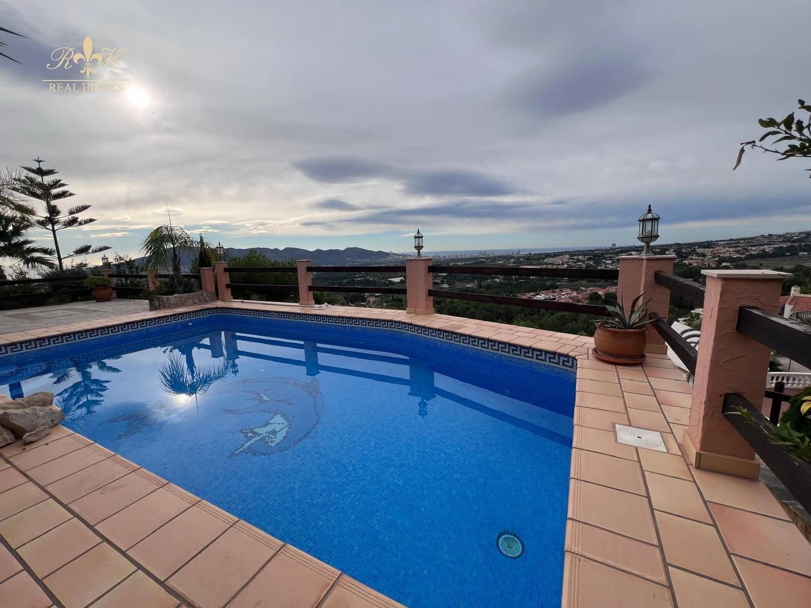 3 soverom Villa til salgs i Alfaz del Pi / L'Alfas del Pi med svømmebasseng - € 950 000 (Ref: 8665824)