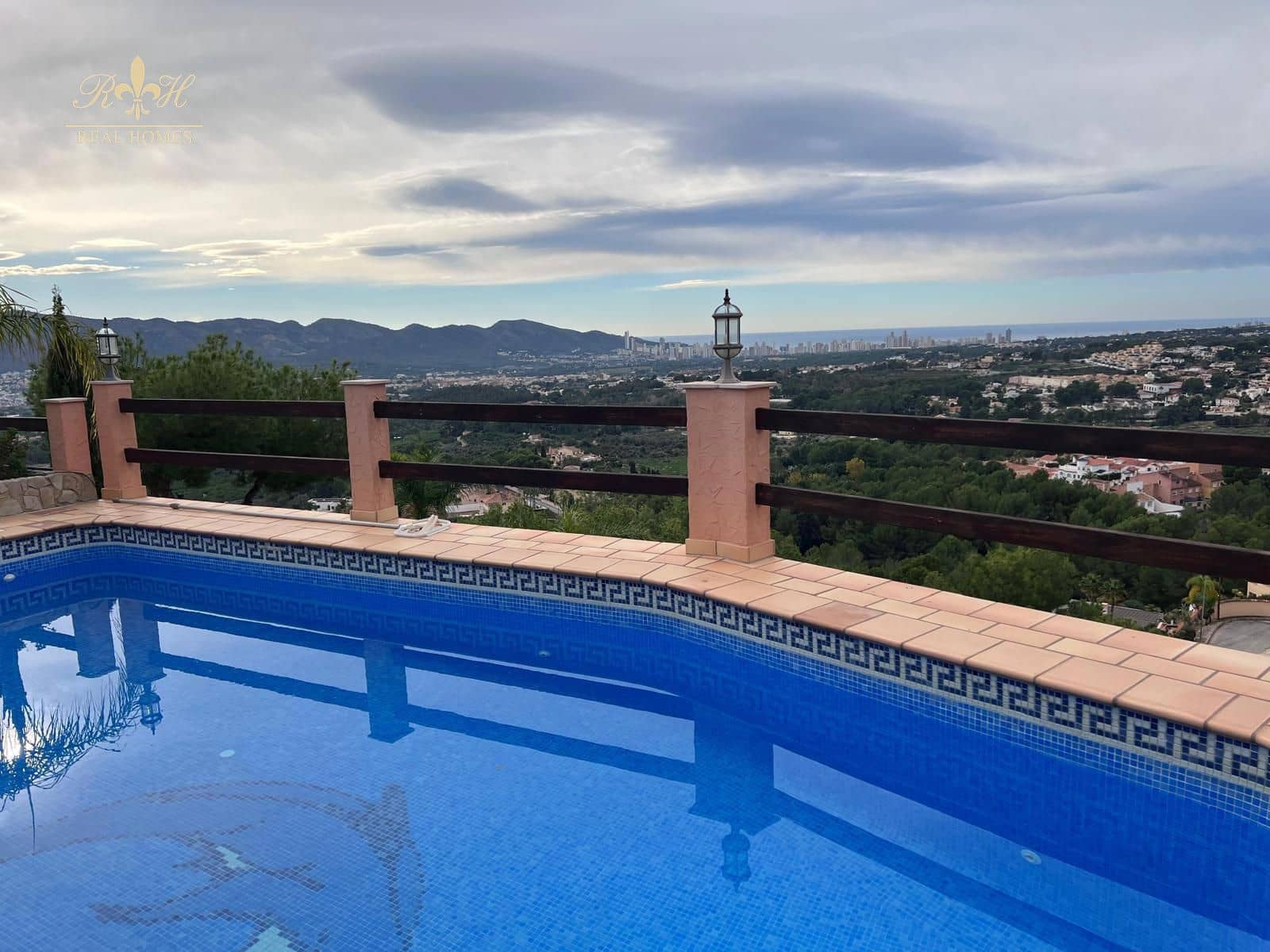 3 soverom Villa til salgs i Alfaz del Pi / L'Alfas del Pi med svømmebasseng - € 950 000 (Ref: 8665824)