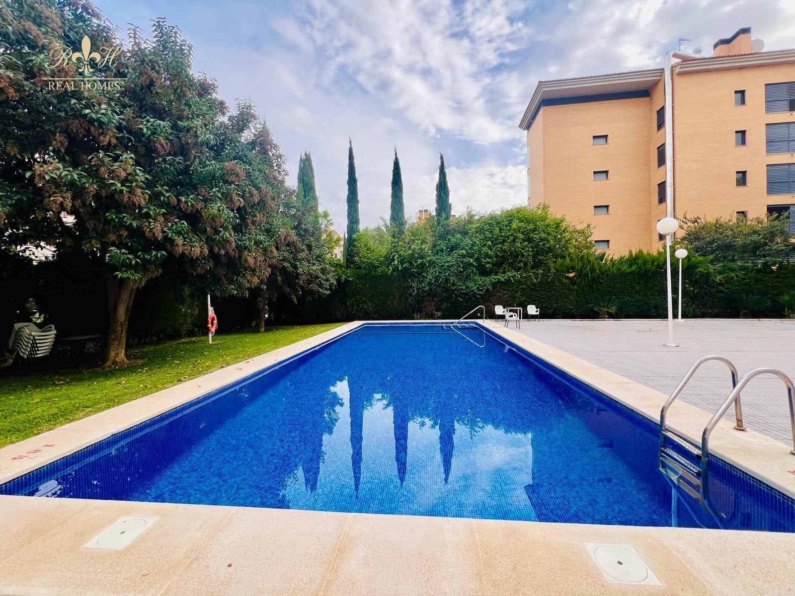 Piso de 2 habitaciones en Albir en alquiler con piscina - 1.200 € (Ref: 8688441)