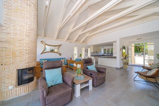 4 soveværelse Villa til salg i Albir, Alfaz del Pi / L'Alfàs del Pi med swimmingpool garage - € 795.000 (Ref: 8904012)