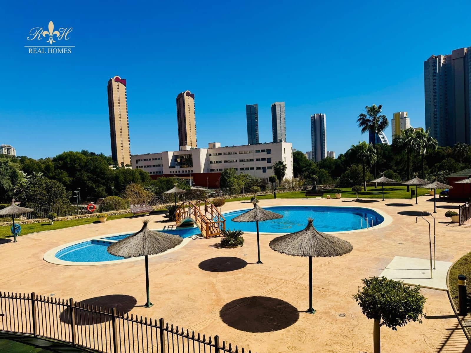 2 soveværelse Lejlighed til salg i Benidorm med swimmingpool garage - € 226.000 (Ref: 8915707)