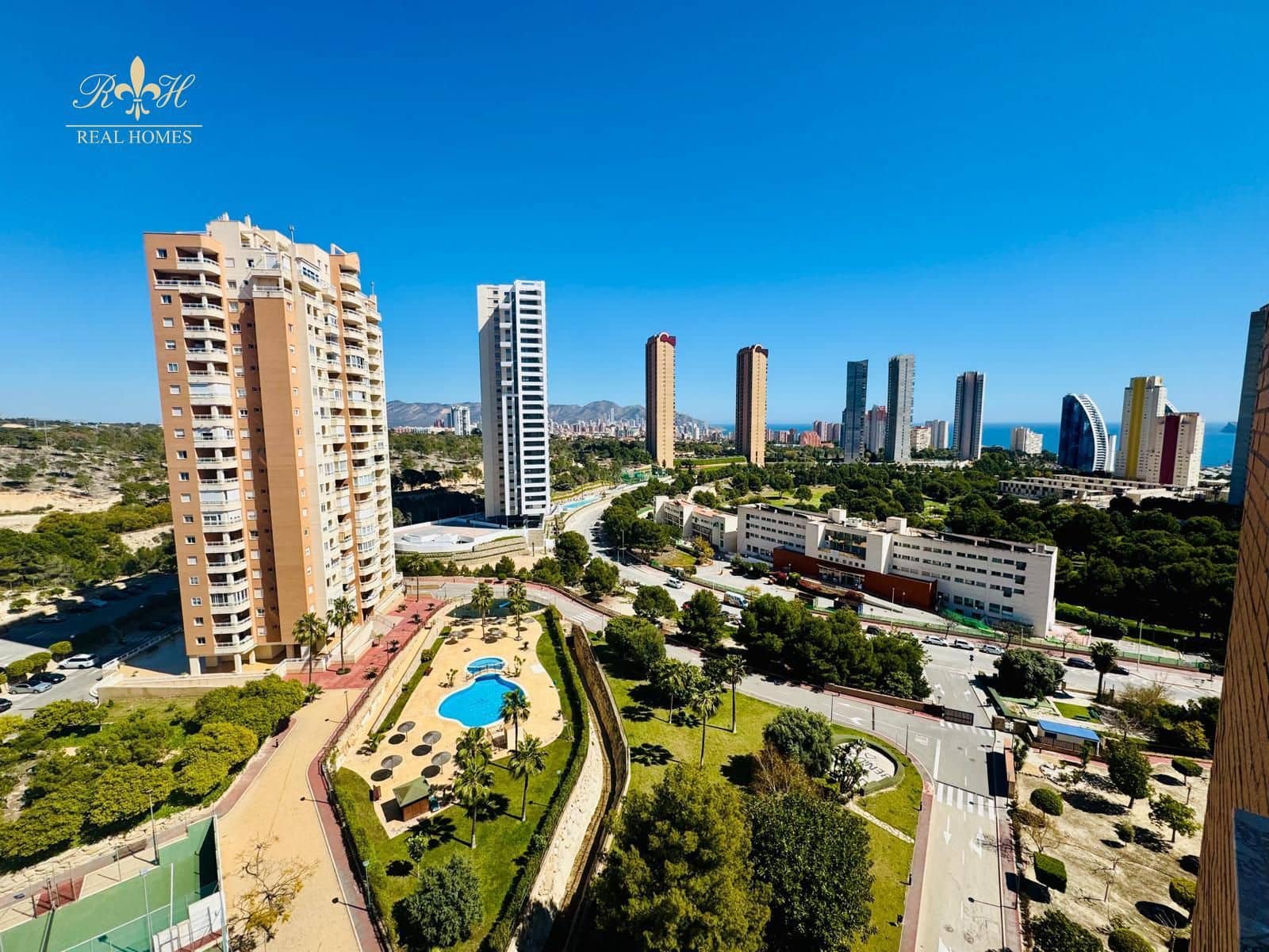 2 soveværelse Lejlighed til salg i Benidorm med swimmingpool garage - € 226.000 (Ref: 8915707)