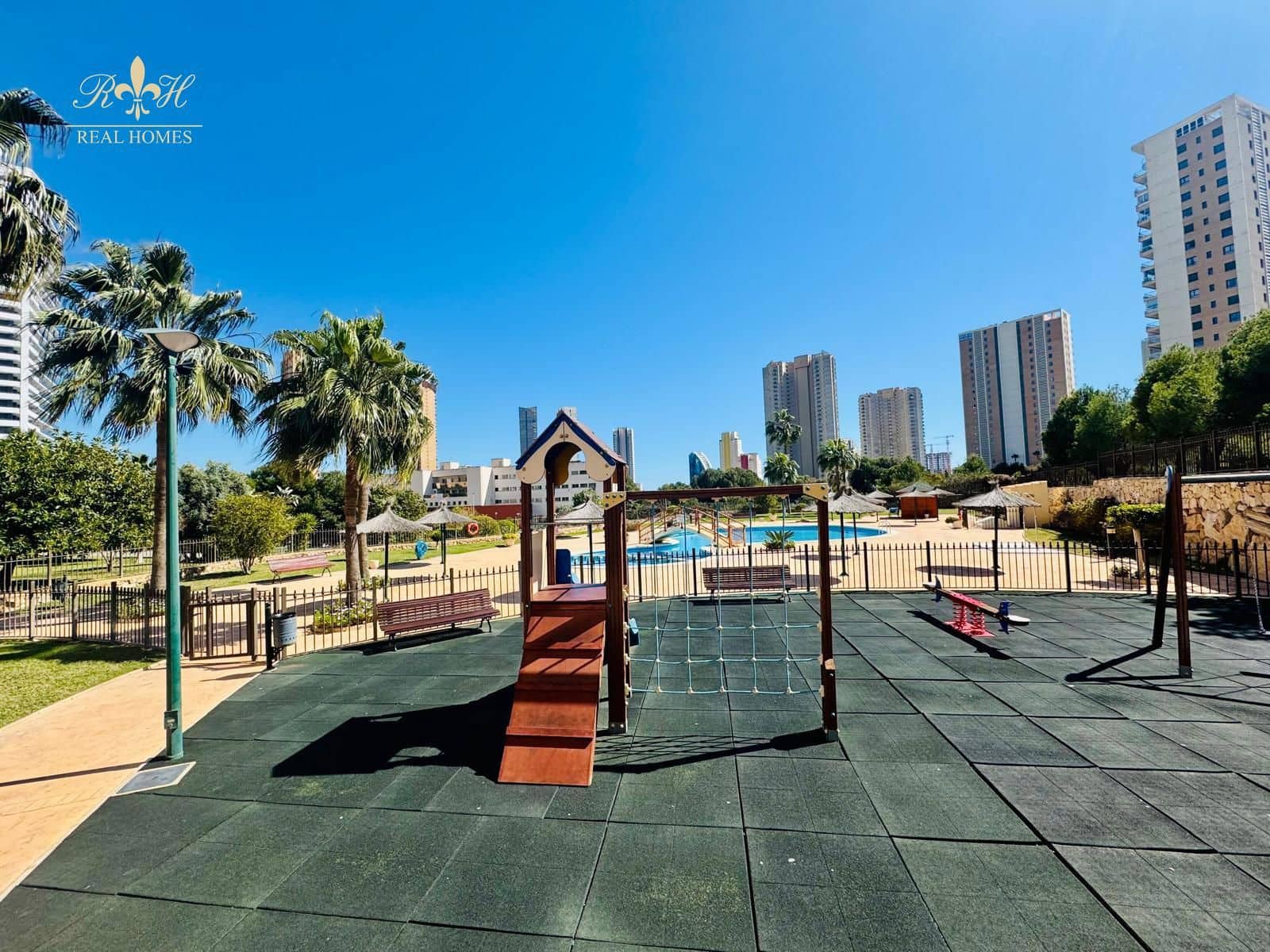 2 soveværelse Lejlighed til salg i Benidorm med swimmingpool garage - € 226.000 (Ref: 8915707)