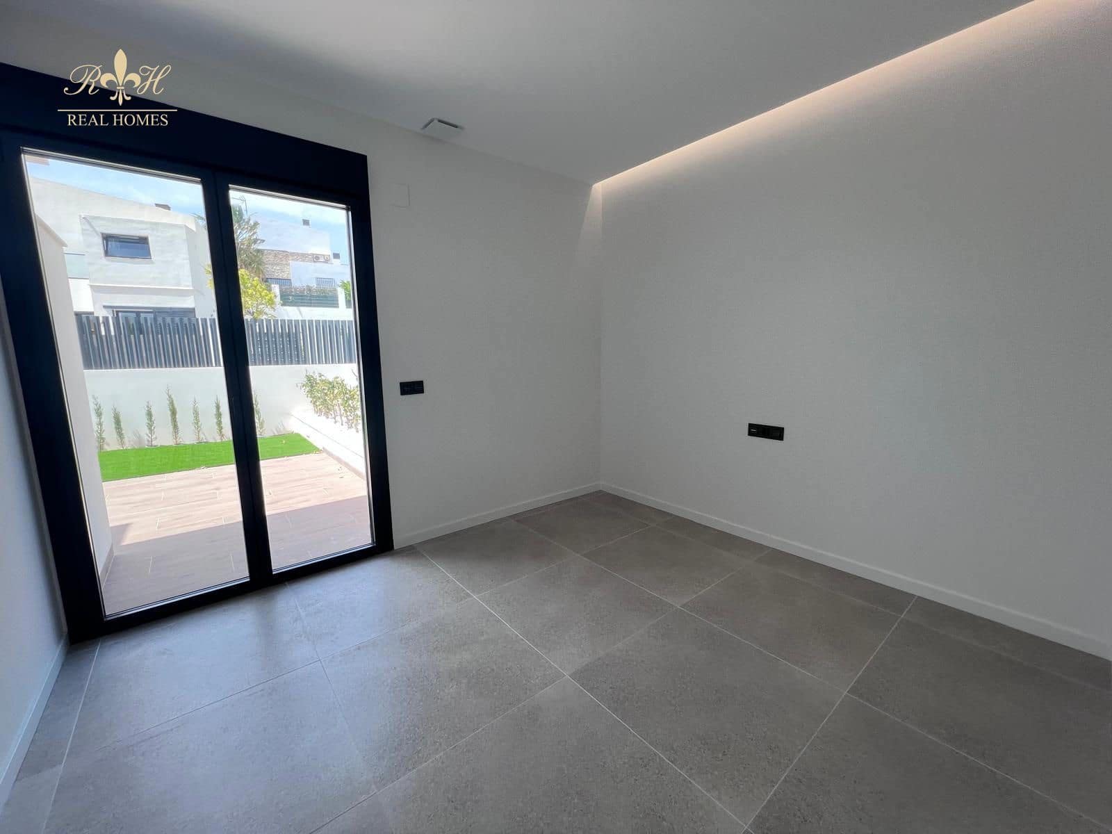 3 soverom Villa til salgs i Polop med svømmebasseng garasje - € 495 000 (Ref: 8967476)