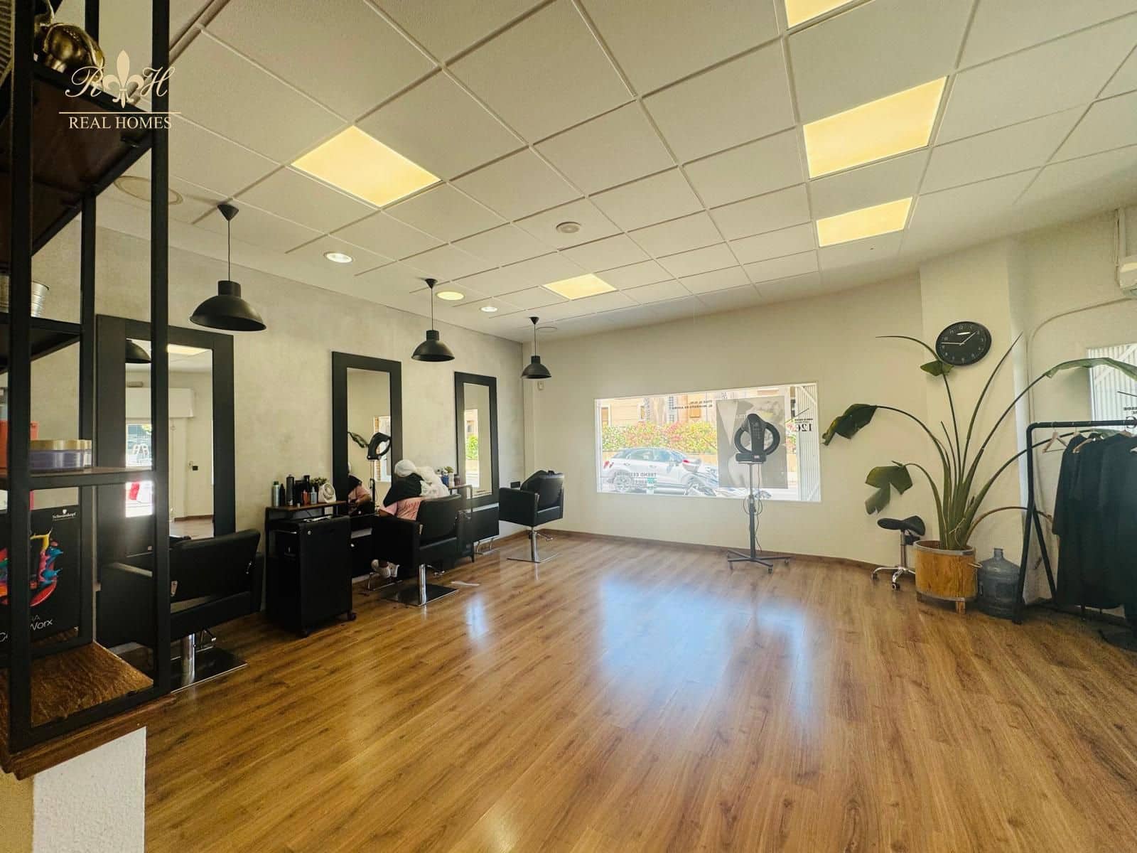 Commercial for rent in Albir - € 950 (Ref: 9096703)