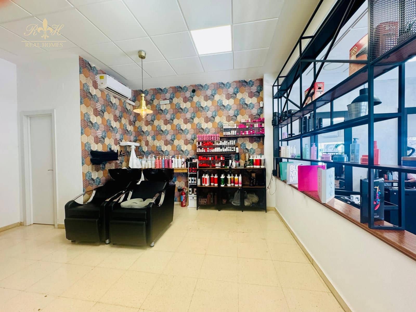 Commercial for rent in Albir - € 950 (Ref: 9096703)