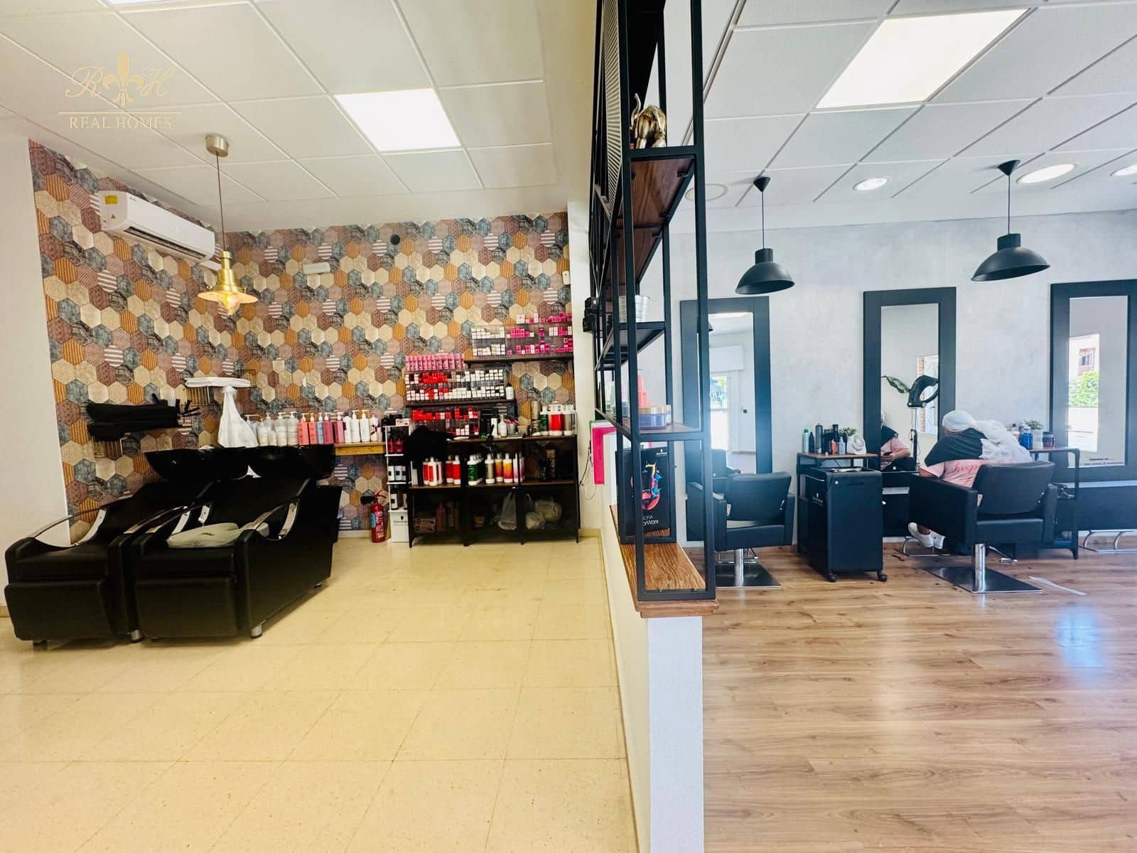 Commercial for rent in Albir - € 950 (Ref: 9096703)