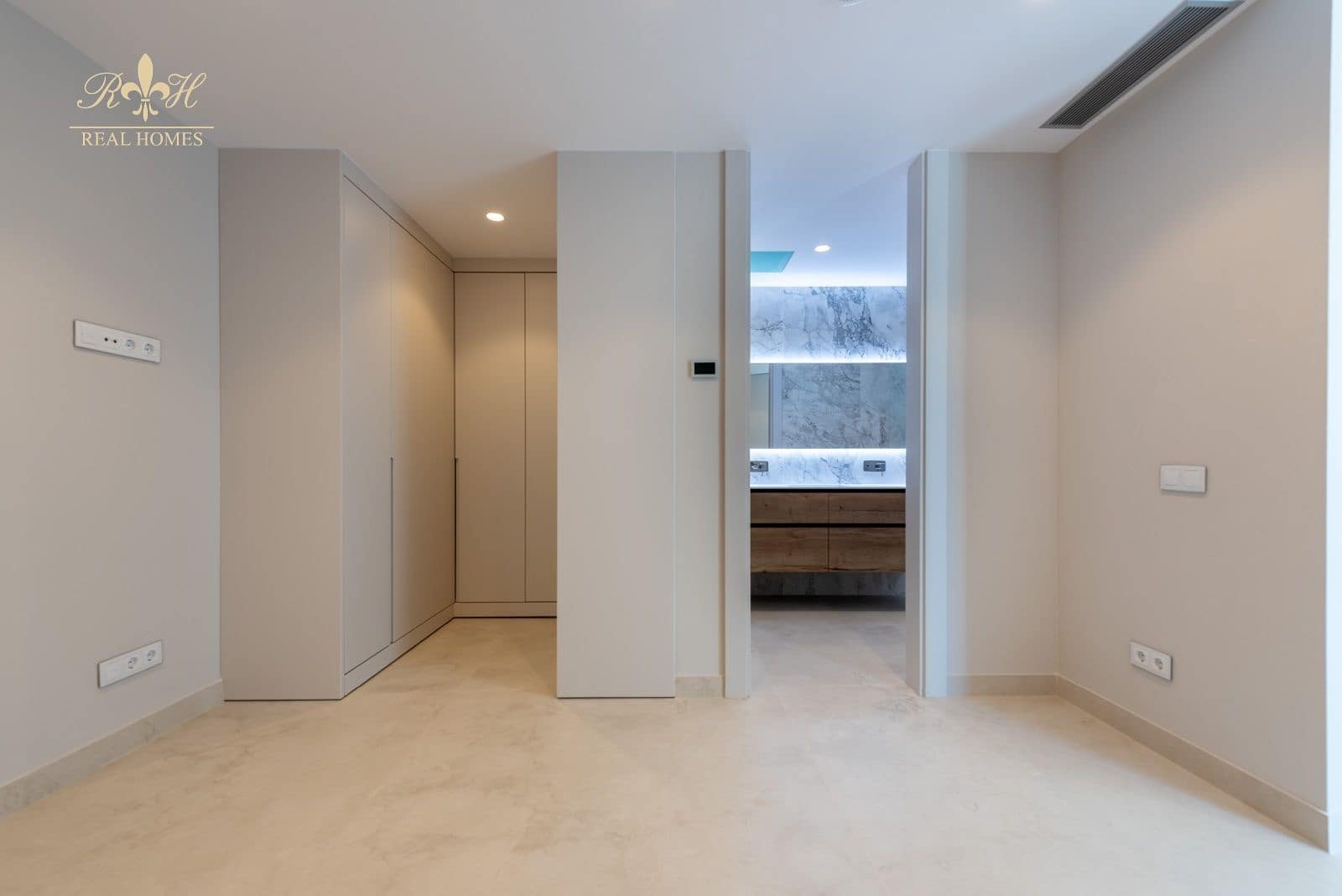 4 soveværelse Lejlighed til salg i Benidorm med swimmingpool garage - € 1.650.000 (Ref: 9146299)