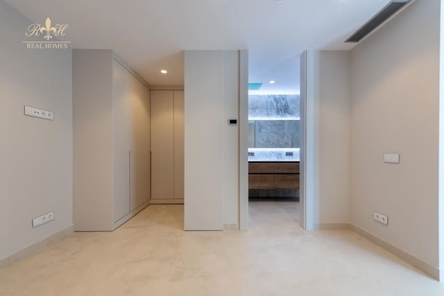 4 soverom Leilighet til salgs i Playa Poniente, Benidorm med svømmebasseng garasje - € 1 650 000 (Ref: 9146299)