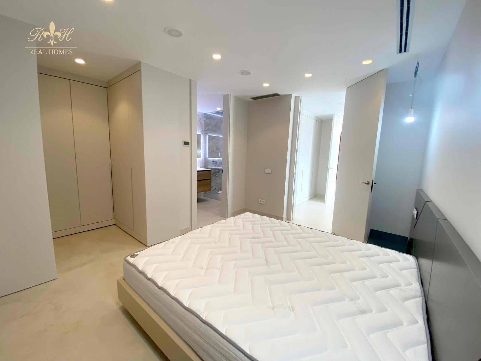 4 soveværelse Lejlighed til salg i Benidorm med swimmingpool garage - € 1.650.000 (Ref: 9146299)