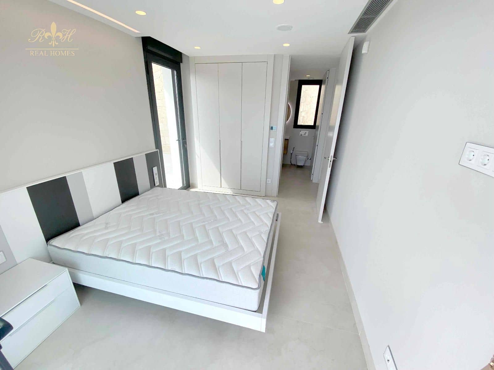 4 soveværelse Lejlighed til salg i Benidorm med swimmingpool garage - € 1.650.000 (Ref: 9146299)