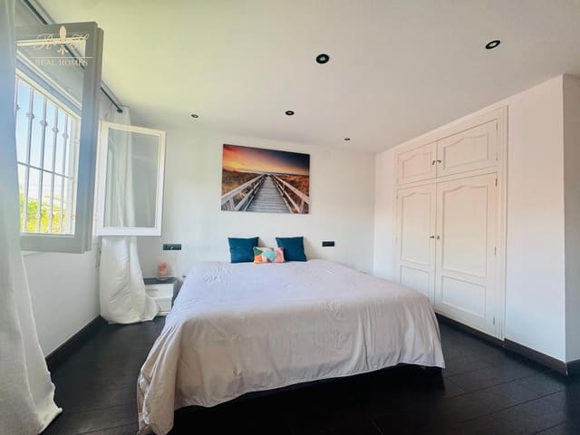 Chalet de 16 habitaciones en Albir, Alfaz del Pi / L'Alfàs del Pi en venta con piscina garaje - 1.250.000 € (Ref: 9183993)