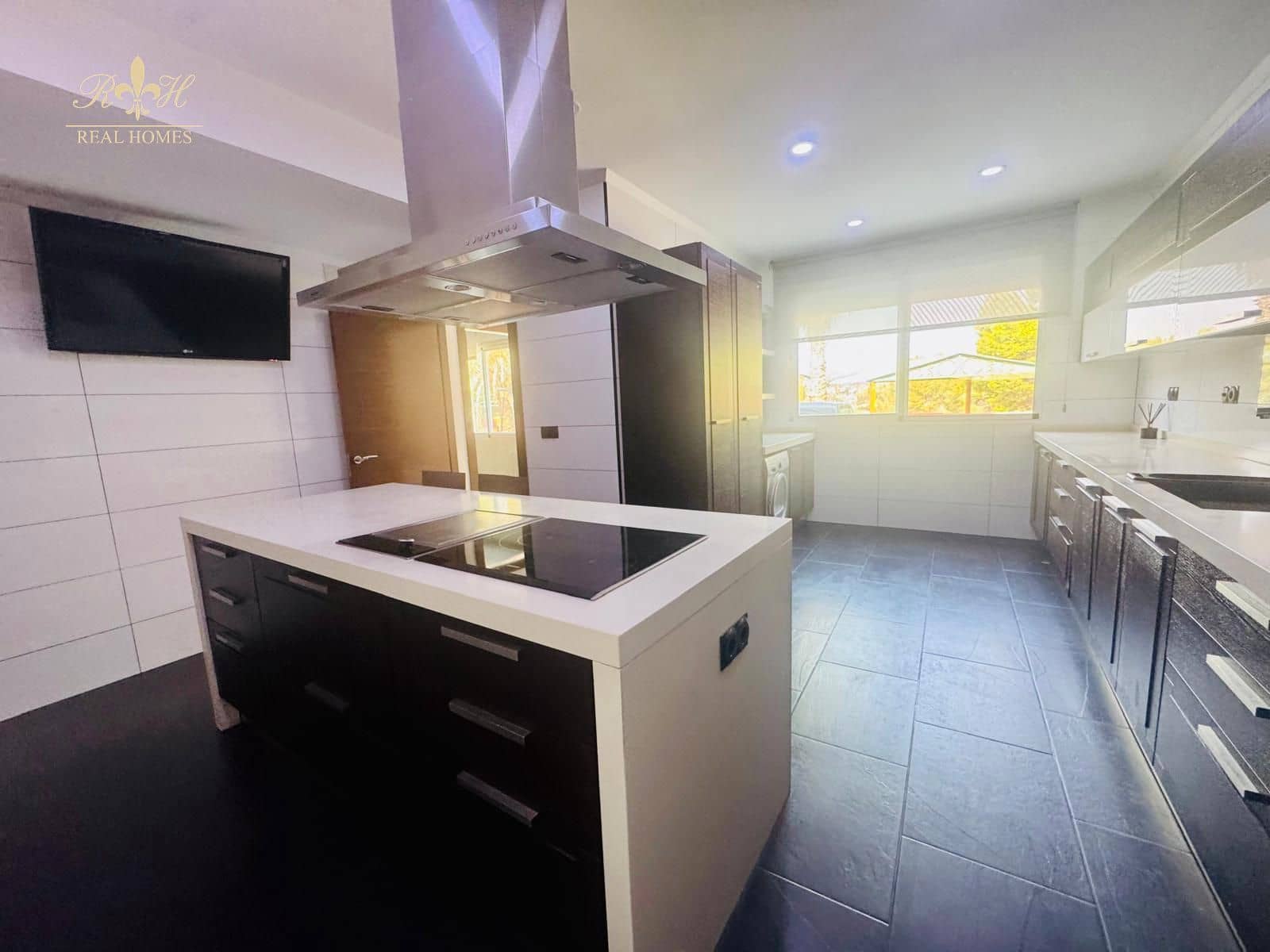 16 soverom Villa til salgs i Albir med svømmebasseng garasje - € 1 250 000 (Ref: 9183993)