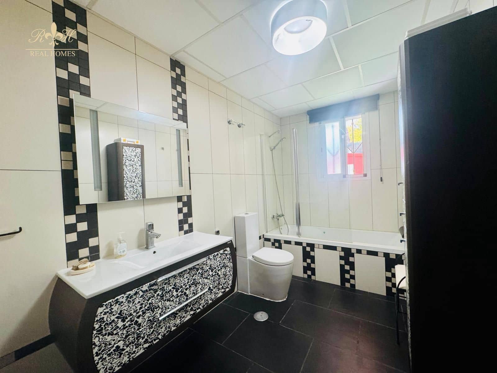 16 soverom Villa til salgs i Albir med svømmebasseng garasje - € 1 250 000 (Ref: 9183993)