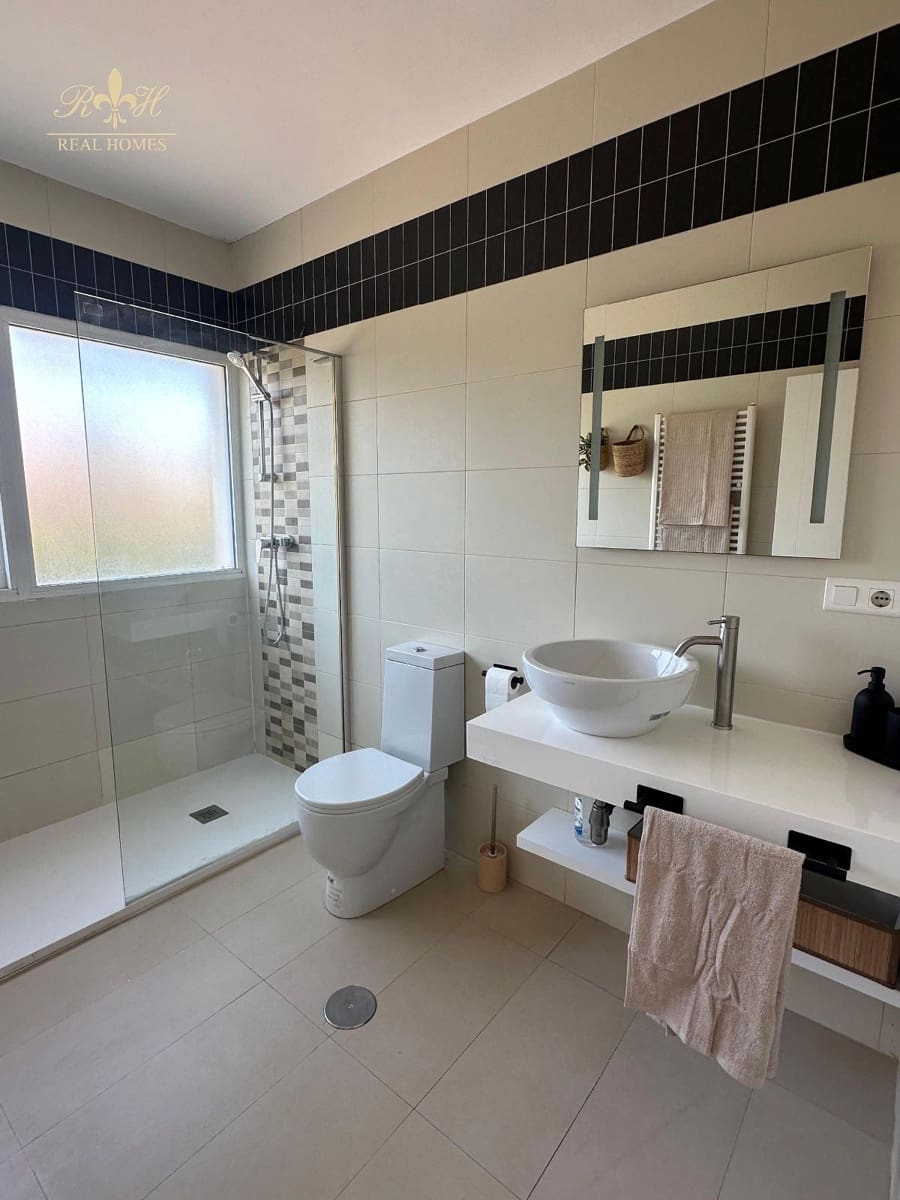 3 soveværelse Villa til leje i Alfaz del Pi / L'Alfas del Pi med swimmingpool - € 2.500 (Ref: 9216483)