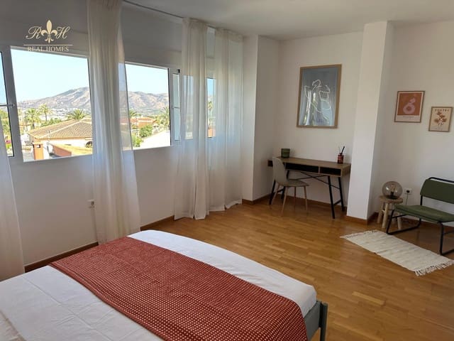 3 soveværelse Villa til leje i Escandinavia - Cautivador, Alfaz del Pi / L'Alfàs del Pi med swimmingpool - € 2.500 (Ref: 9216483)