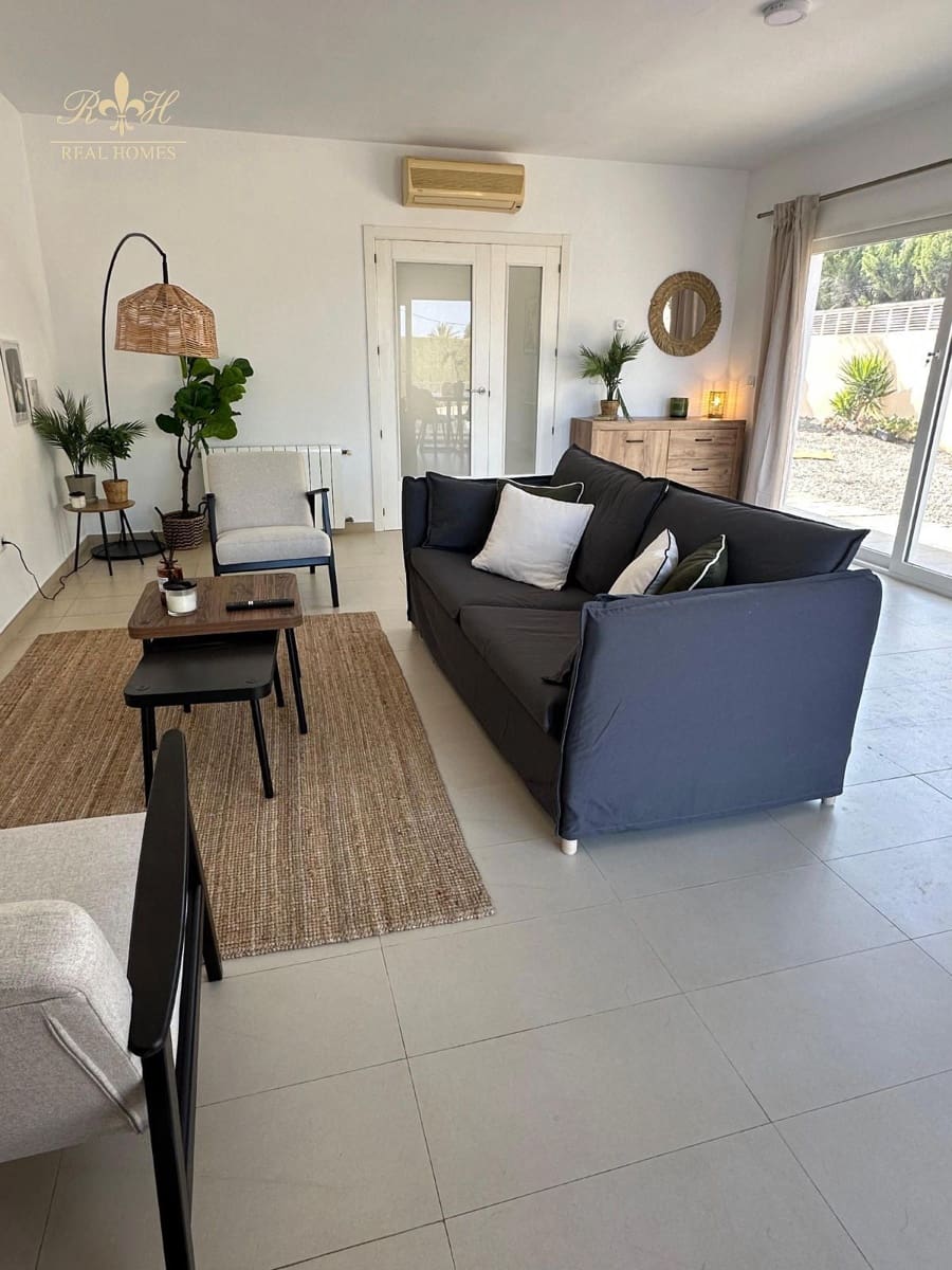 3 soveværelse Villa til leje i Alfaz del Pi / L'Alfas del Pi med swimmingpool - € 2.500 (Ref: 9216483)