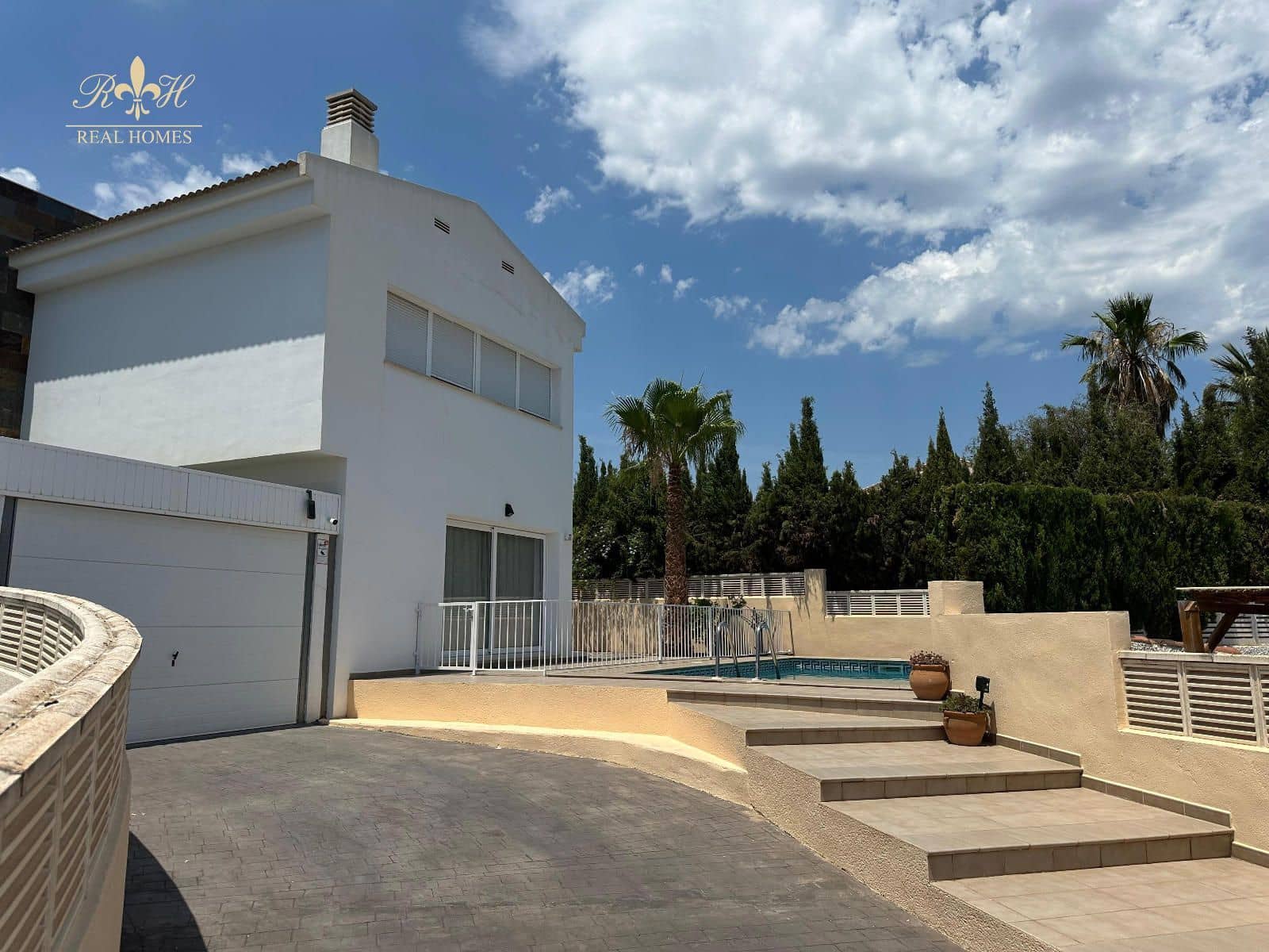 3 soveværelse Villa til leje i Alfaz del Pi / L'Alfas del Pi med swimmingpool - € 2.500 (Ref: 9216483)