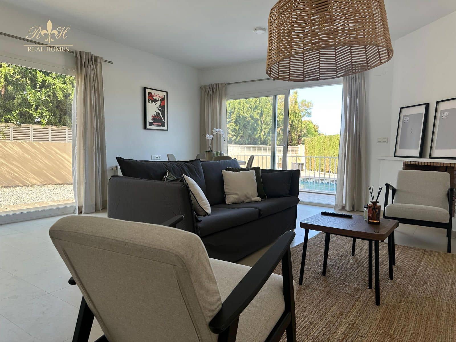 3 soveværelse Villa til leje i Alfaz del Pi / L'Alfas del Pi med swimmingpool - € 2.500 (Ref: 9216483)