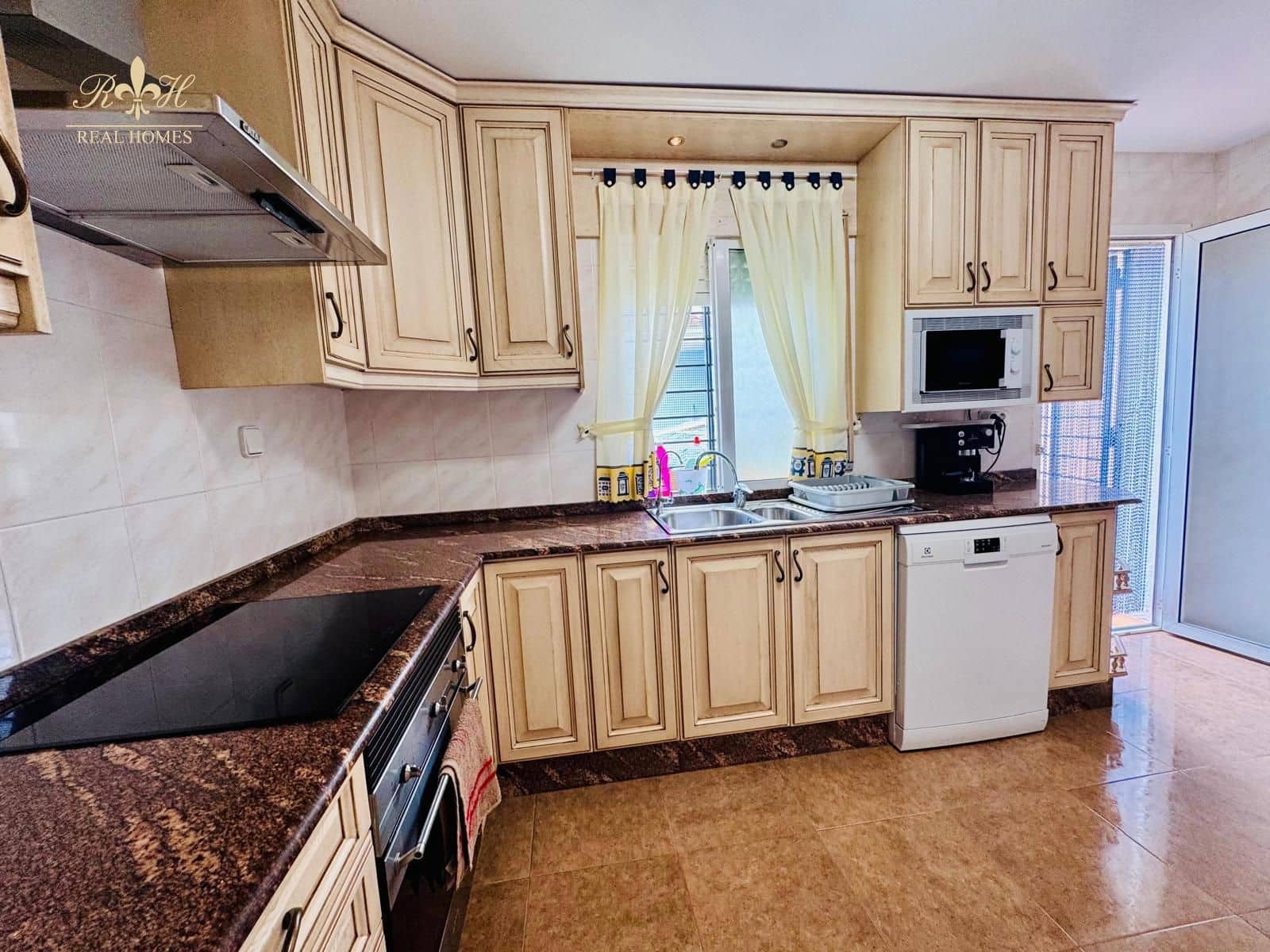 4 sypialnia Dom na sprzedaż w Alfaz del Pi / L'Alfas del Pi z basenem - 485 000 € (Ref: 9216724)