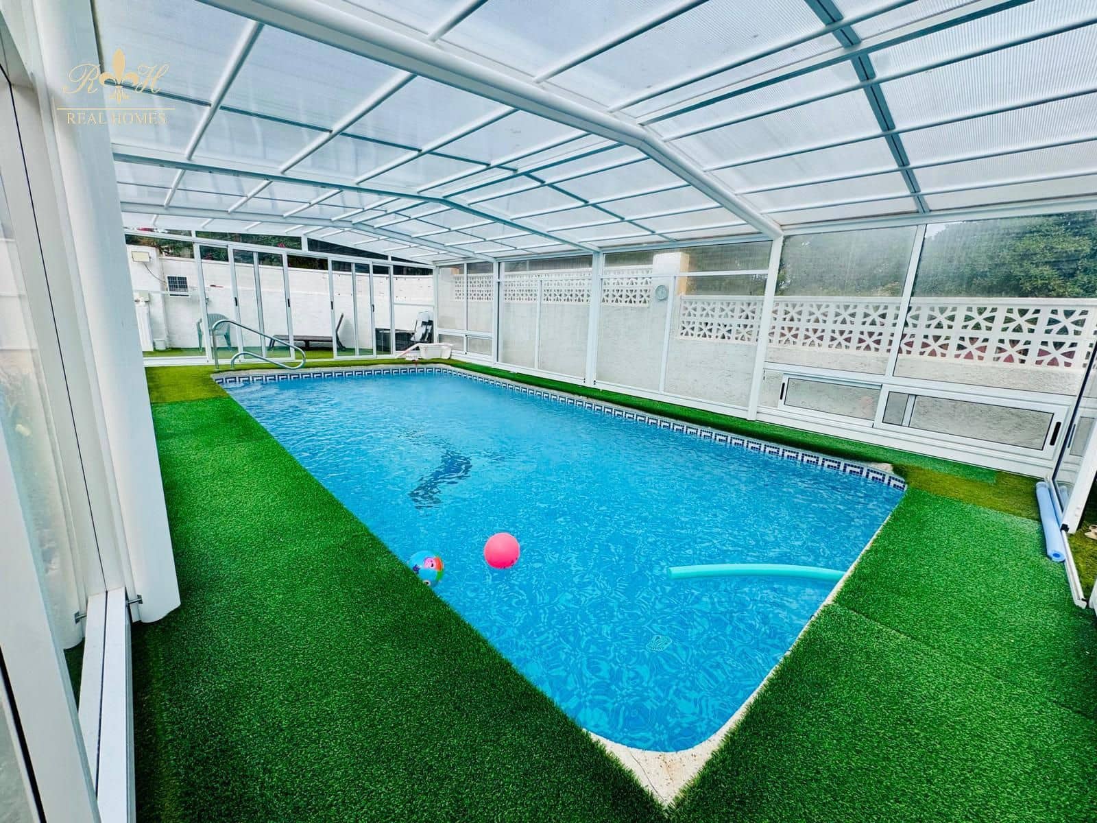 4 sypialnia Dom na sprzedaż w Alfaz del Pi / L'Alfas del Pi z basenem - 485 000 € (Ref: 9216724)