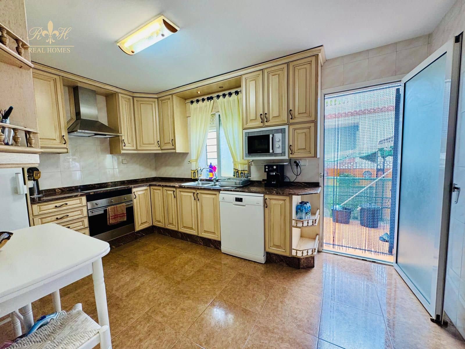 4 sypialnia Dom na sprzedaż w Alfaz del Pi / L'Alfas del Pi z basenem - 485 000 € (Ref: 9216724)