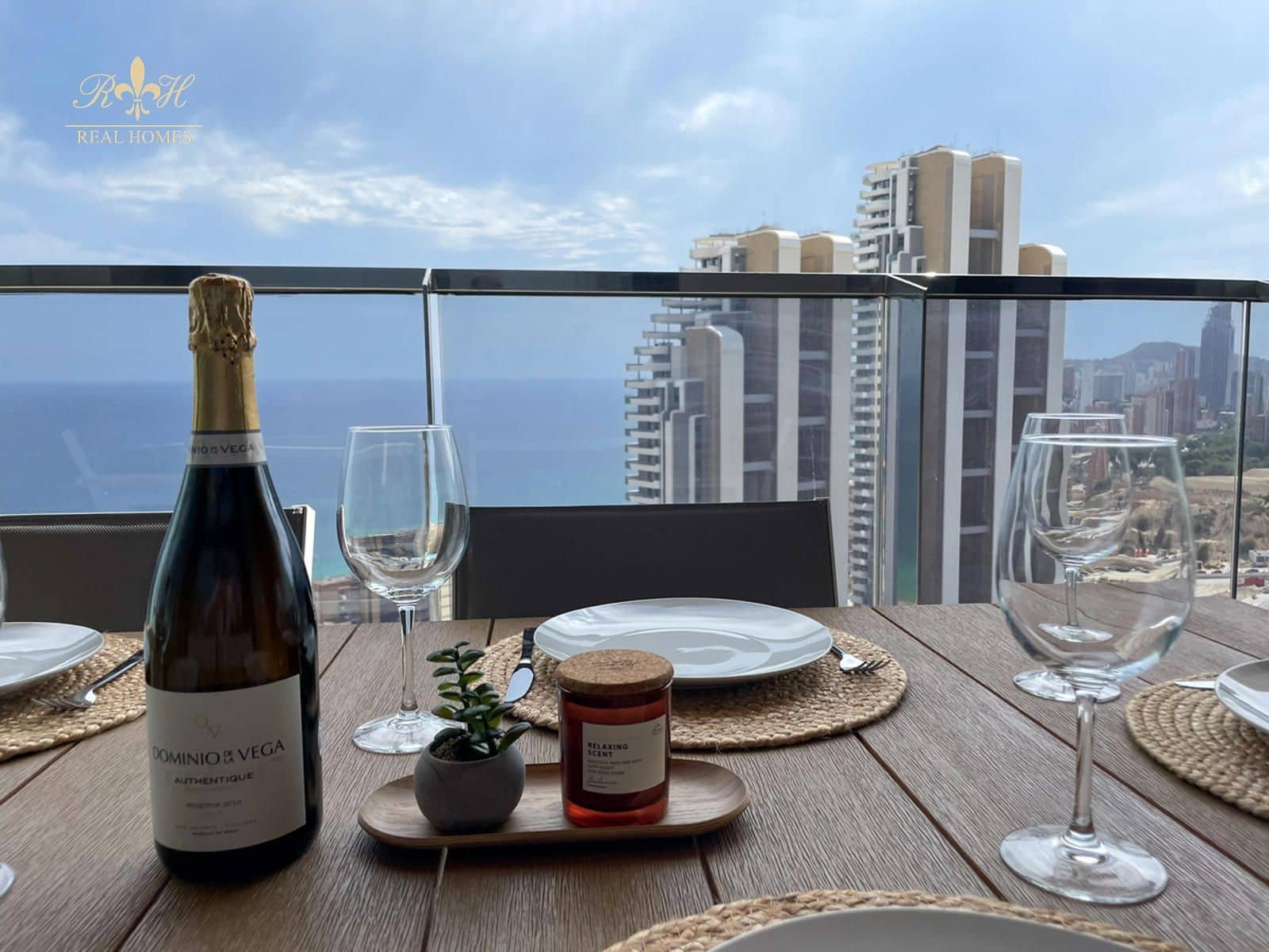 2 soverom Leilighet til salgs i Benidorm med svømmebasseng garasje - € 630 000 (Ref: 9254152)