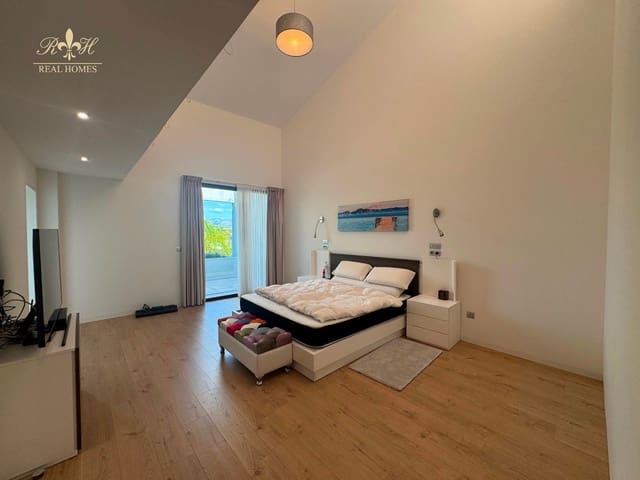 3 makuuhuone Omakotitalo myytävänä paikassa Albir, Alfaz del Pi / L'Alfàs del Pi mukana uima-altaan 
autotalli - 569 000 € (Ref: 9288402)