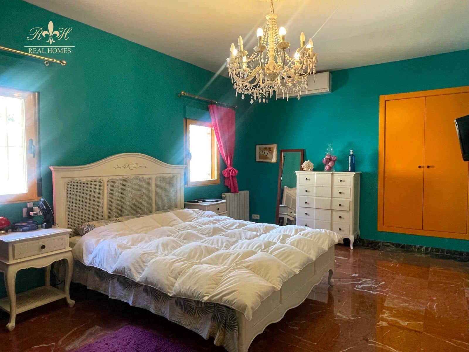 5 bedroom Villa for sale in Benidorm with garage - € 2,650,000 (Ref: 9361002)