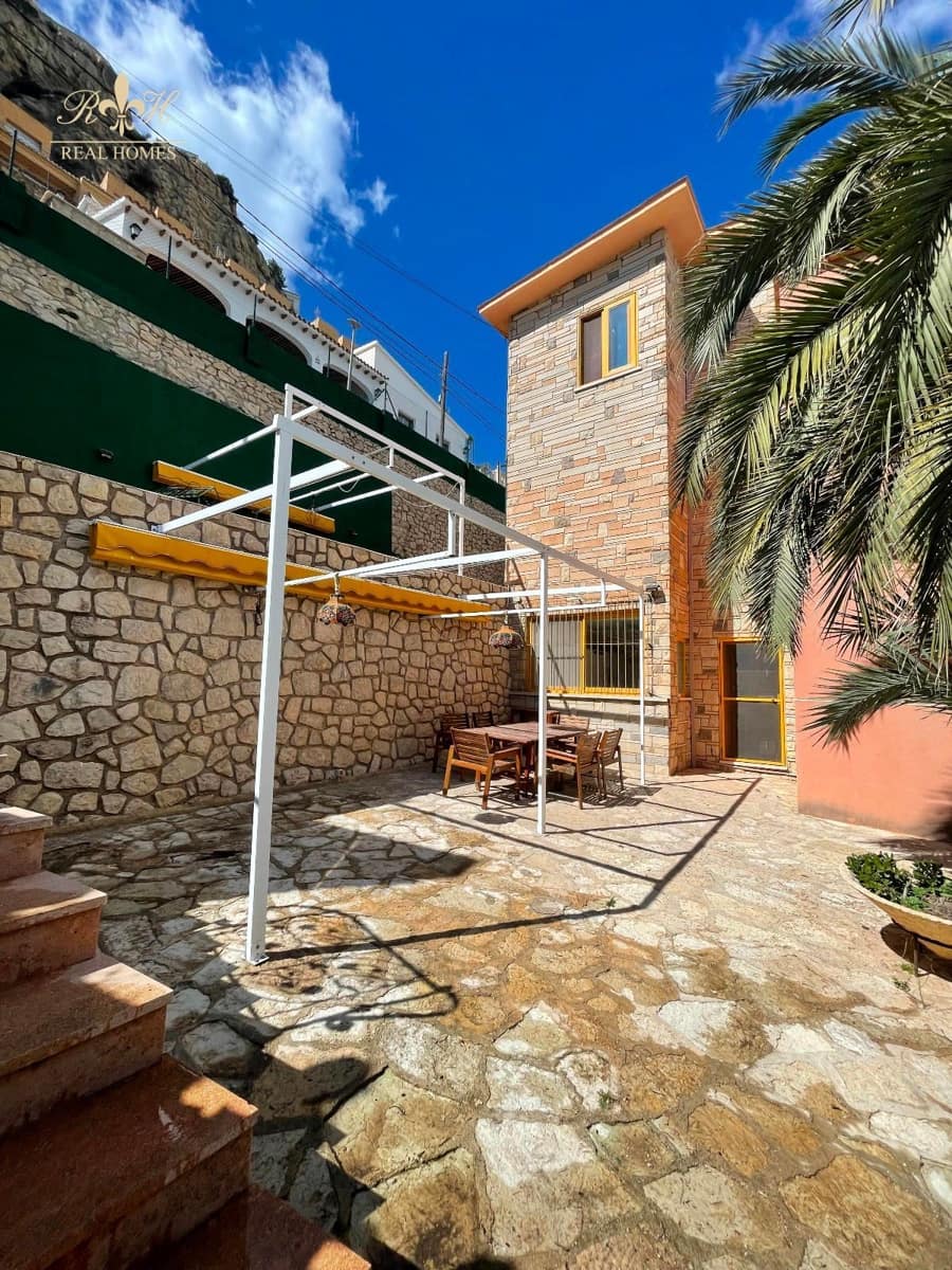 5 bedroom Villa for sale in Benidorm with garage - € 2,650,000 (Ref: 9361002)