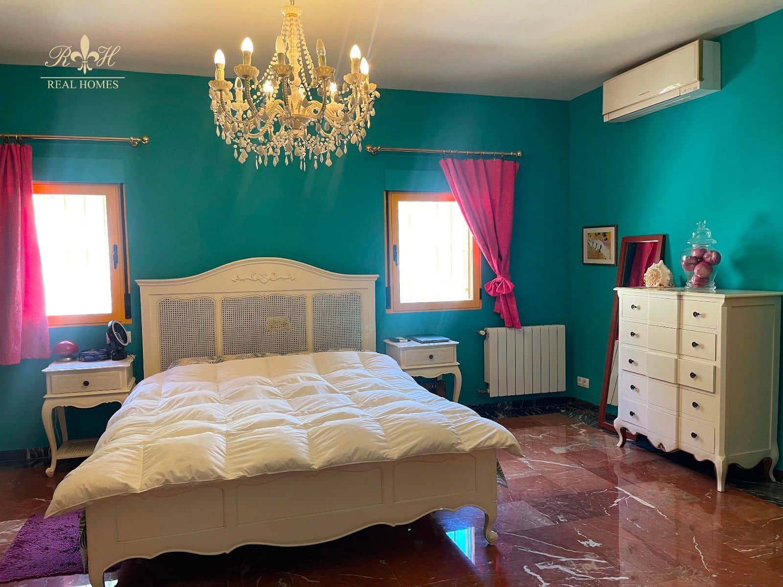 5 bedroom Villa for sale in Benidorm with garage - € 2,650,000 (Ref: 9361002)