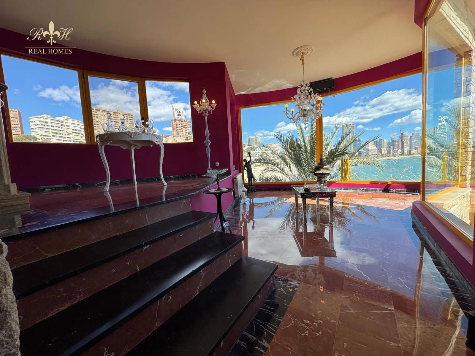 5 bedroom Villa for sale in Benidorm with garage - € 2,650,000 (Ref: 9361002)