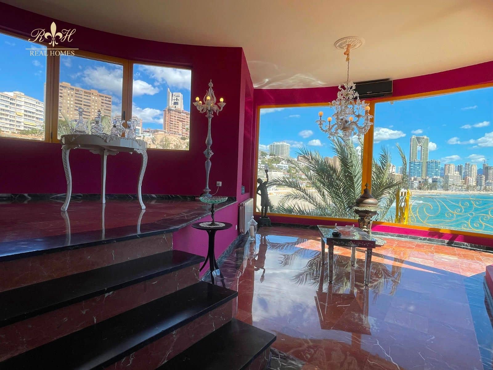 5 bedroom Villa for sale in Benidorm with garage - € 2,650,000 (Ref: 9361002)