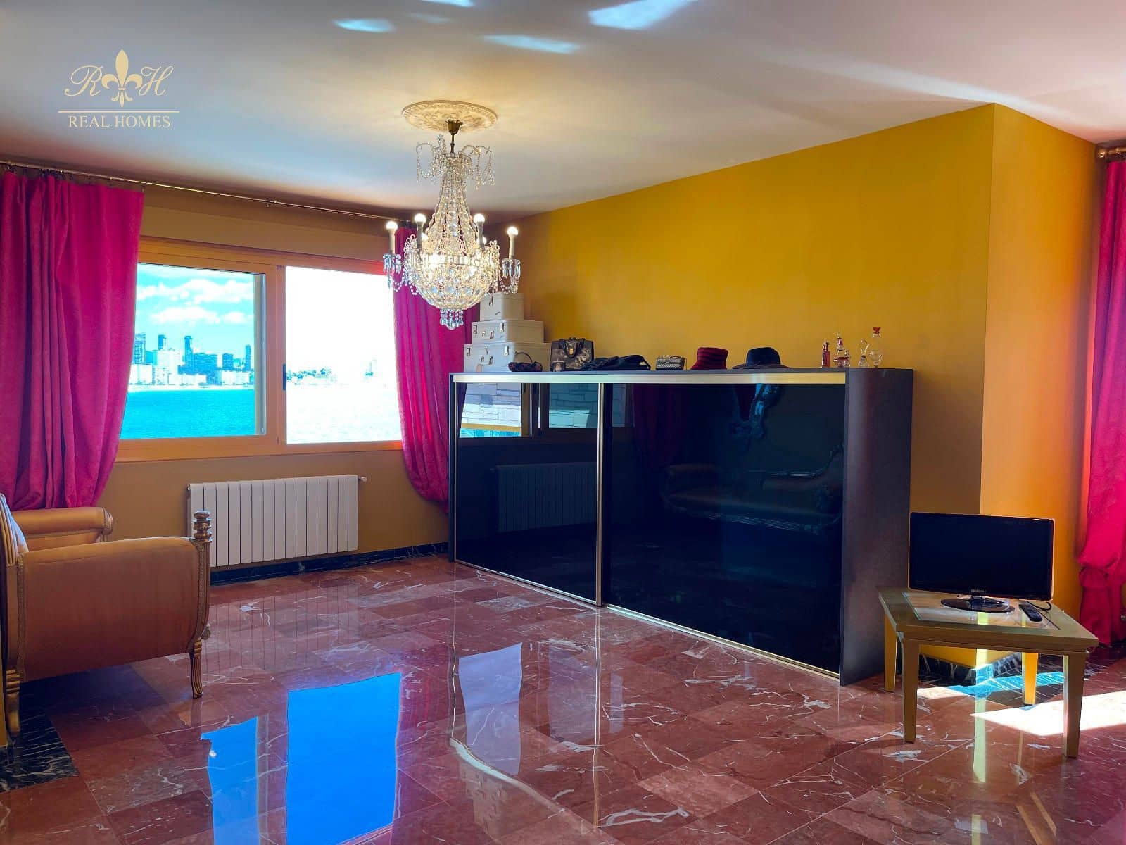 5 bedroom Villa for sale in Benidorm with garage - € 2,650,000 (Ref: 9361002)