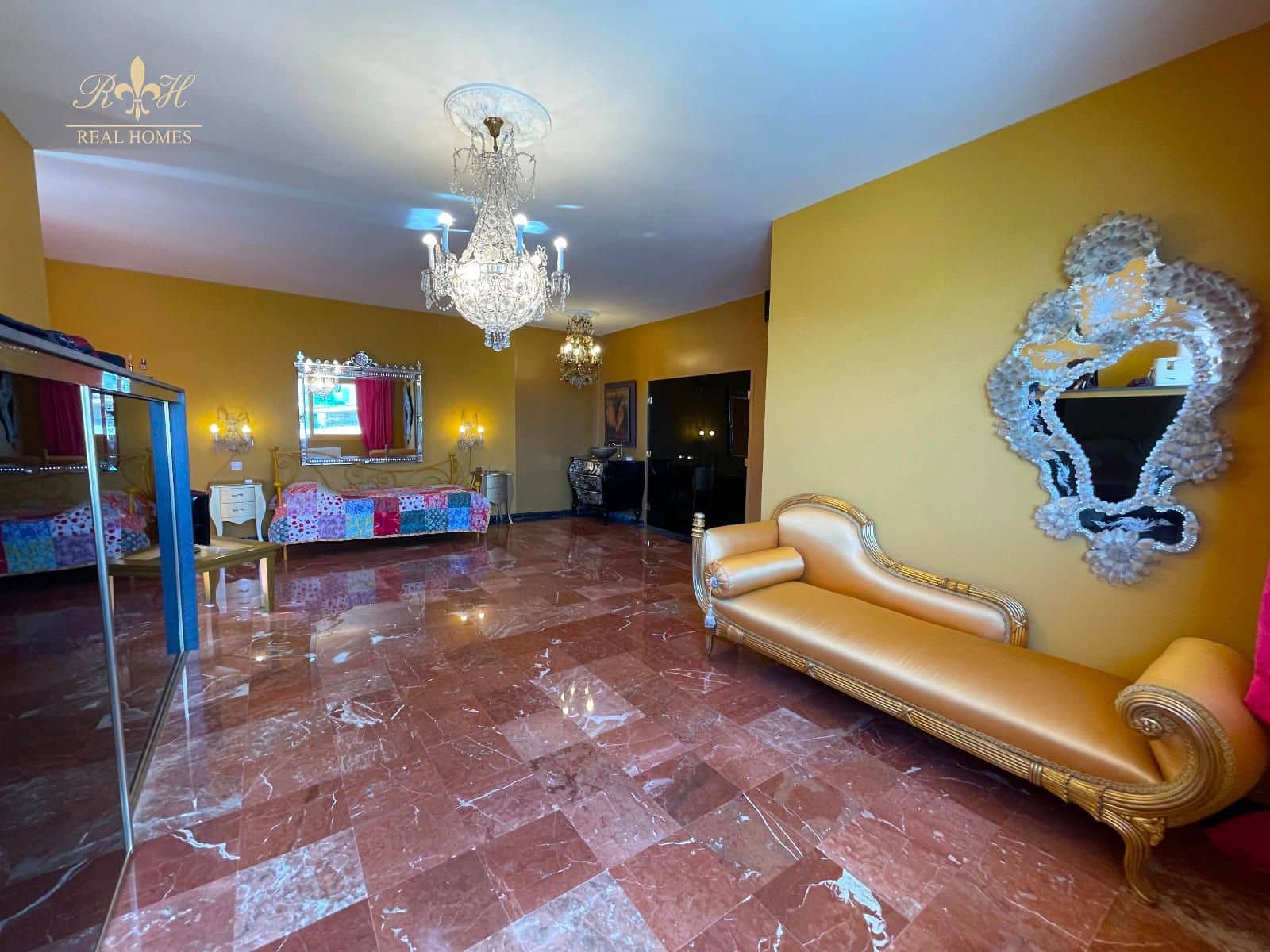 5 bedroom Villa for sale in Benidorm with garage - € 2,650,000 (Ref: 9361002)