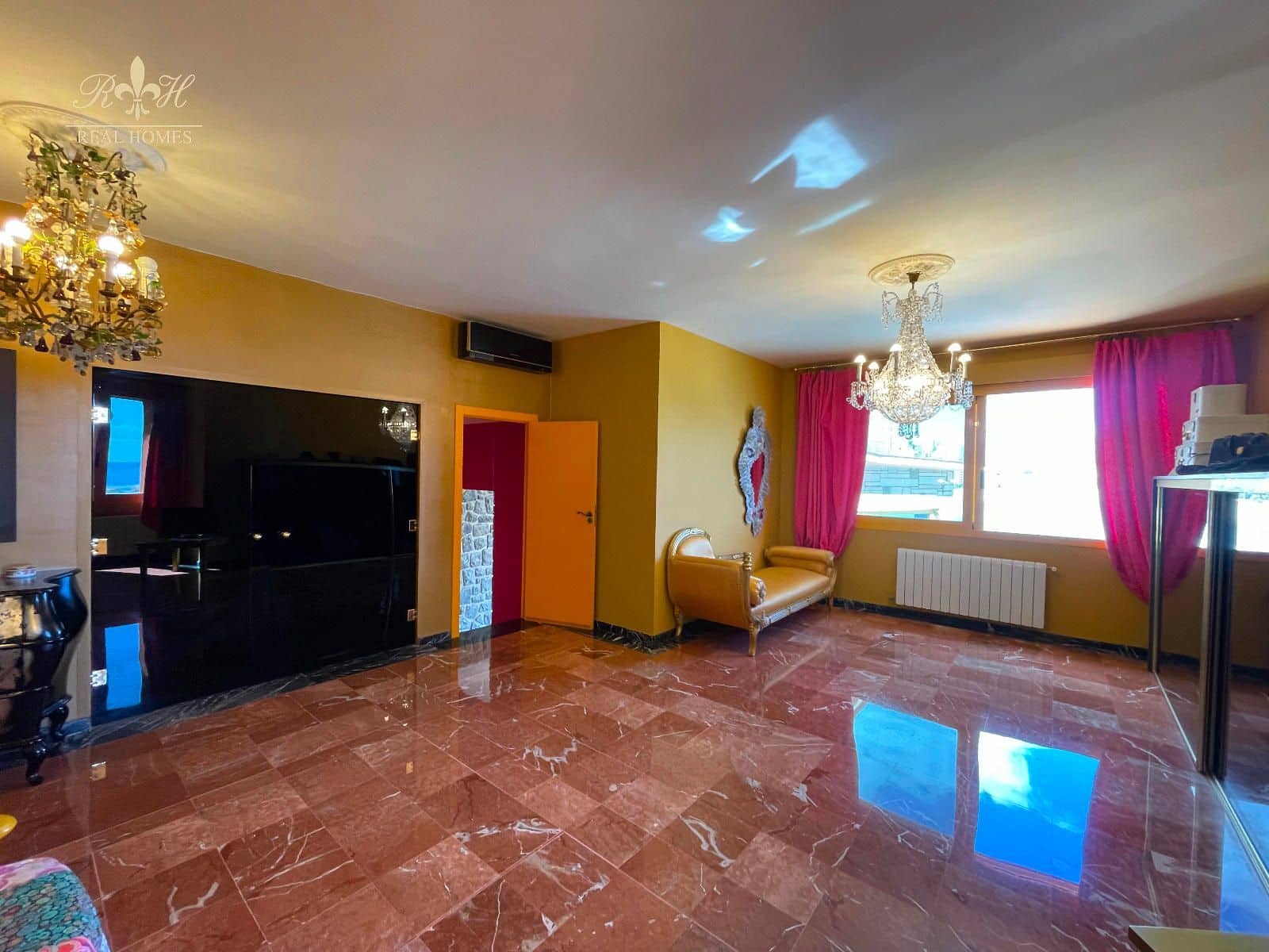 5 bedroom Villa for sale in Benidorm with garage - € 2,650,000 (Ref: 9361002)