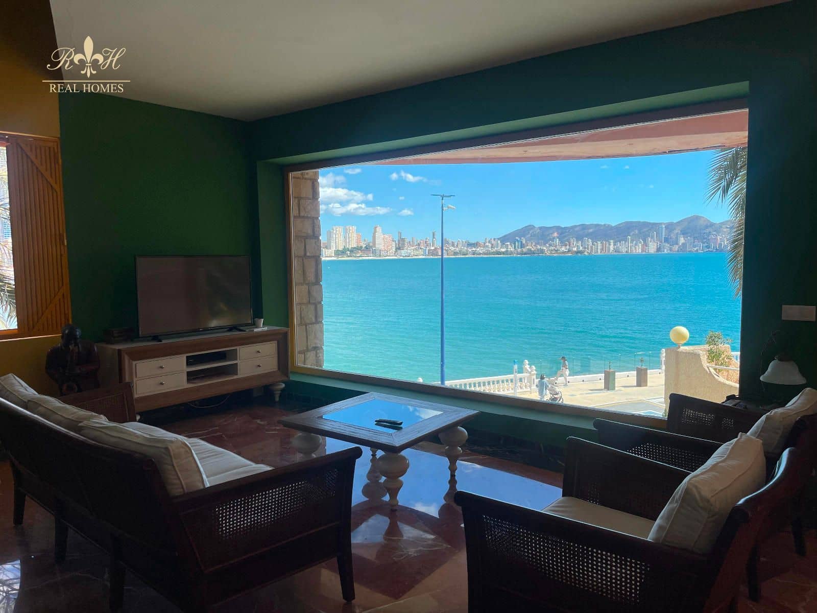 5 bedroom Villa for sale in Benidorm with garage - € 2,650,000 (Ref: 9361002)