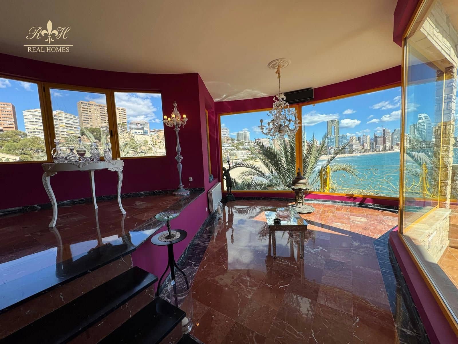 5 bedroom Villa for sale in Benidorm with garage - € 2,650,000 (Ref: 9361002)