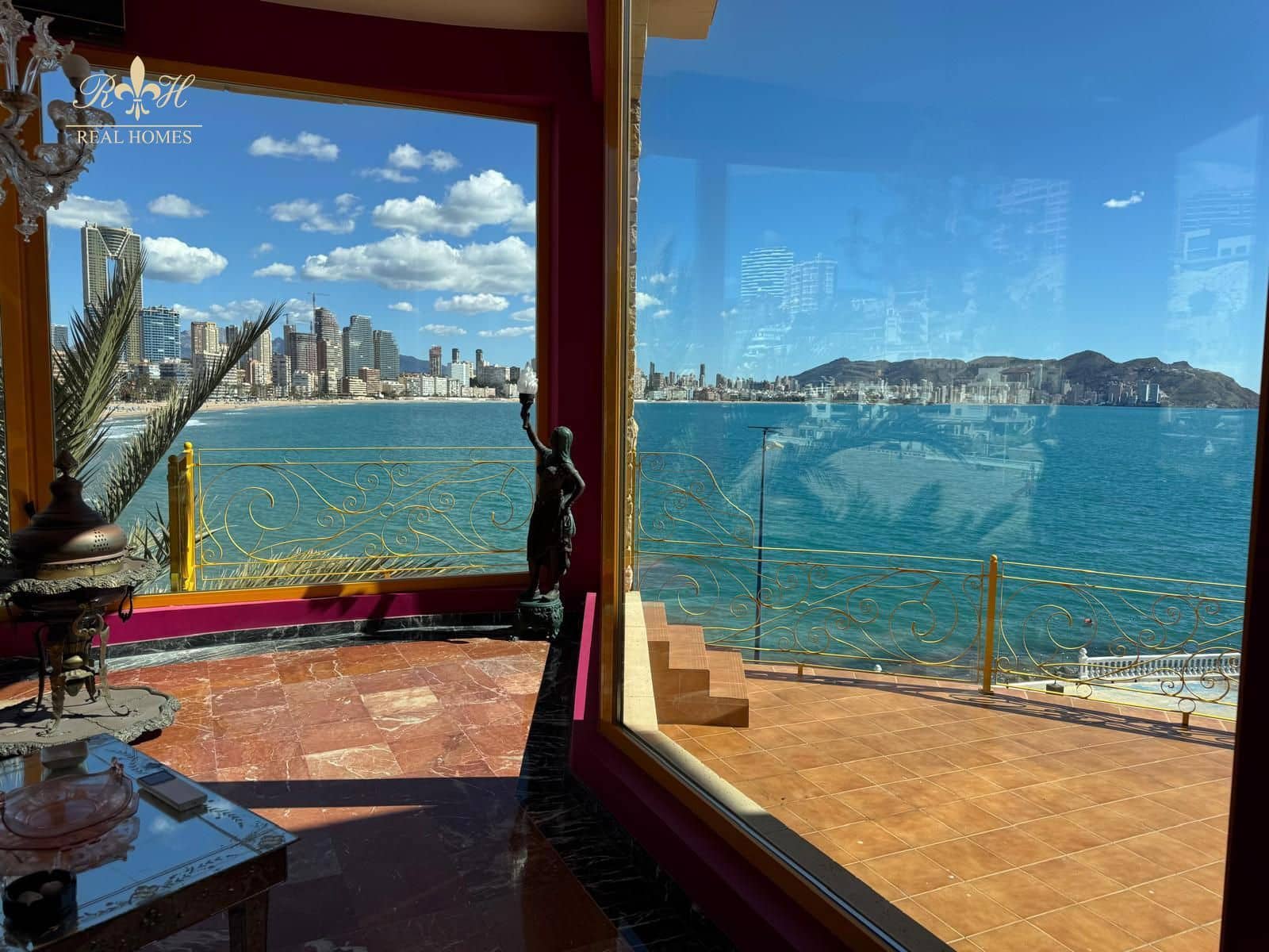 5 bedroom Villa for sale in Benidorm with garage - € 2,650,000 (Ref: 9361002)