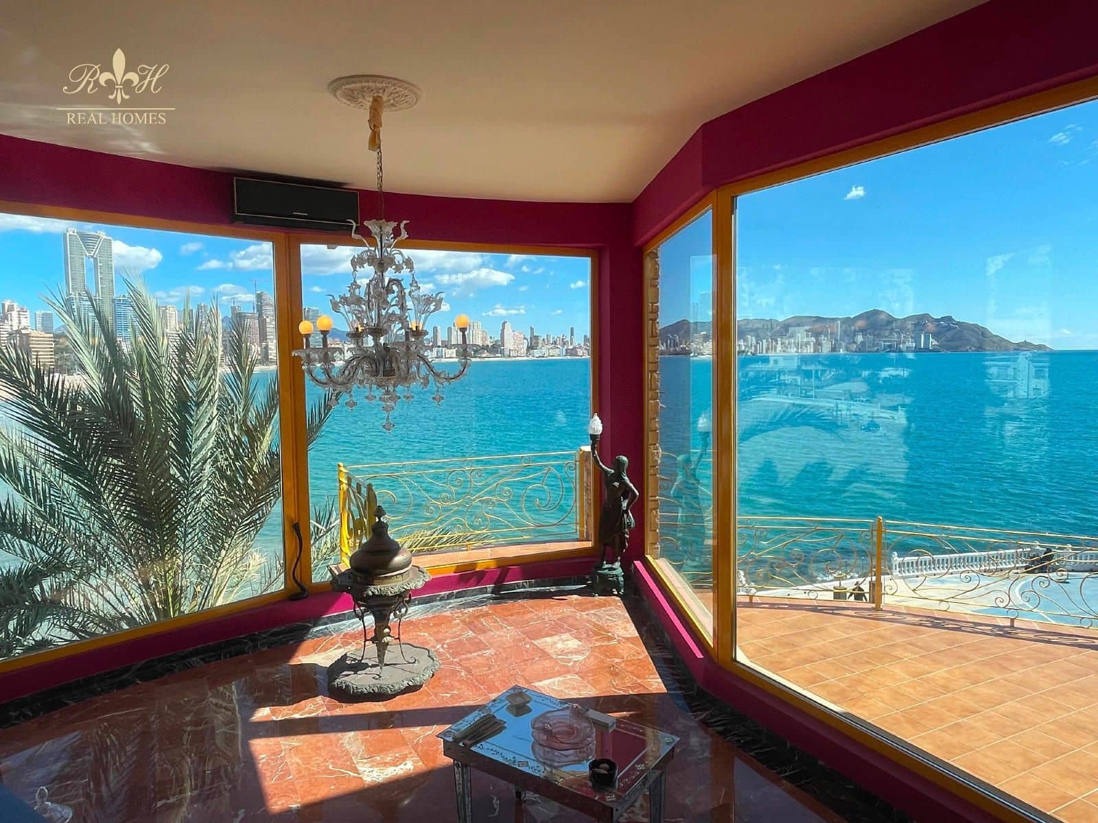 5 bedroom Villa for sale in Benidorm with garage - € 2,650,000 (Ref: 9361002)